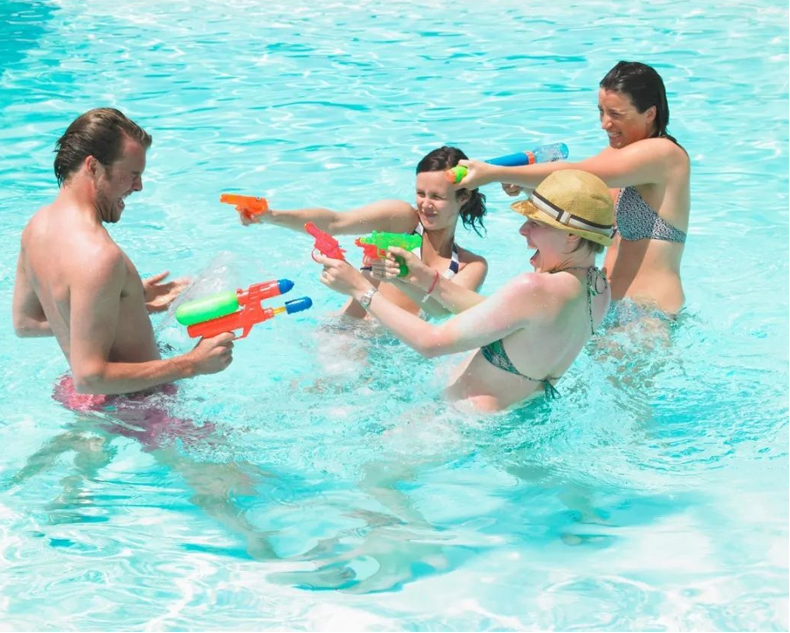 室內(nèi)泳池什么“咖位”？居然用專(zhuān)業(yè)定制的除濕機(jī)！！！